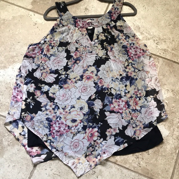 Alyx Tops - Sleeveless Floral Print Handkerchief-Style Blouse